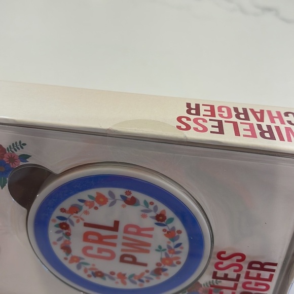 NWT Wireless Phone Charger - Picture 4 of 4